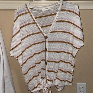 Cute blouse that ties in the front